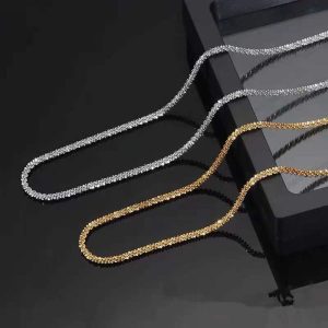 Minimalist Instagram-style flower chain with sparkling lobster clasp star necklace