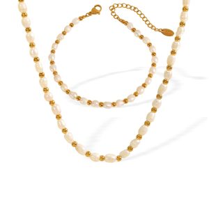 Retro Instagram-style freshwater pearl necklace set