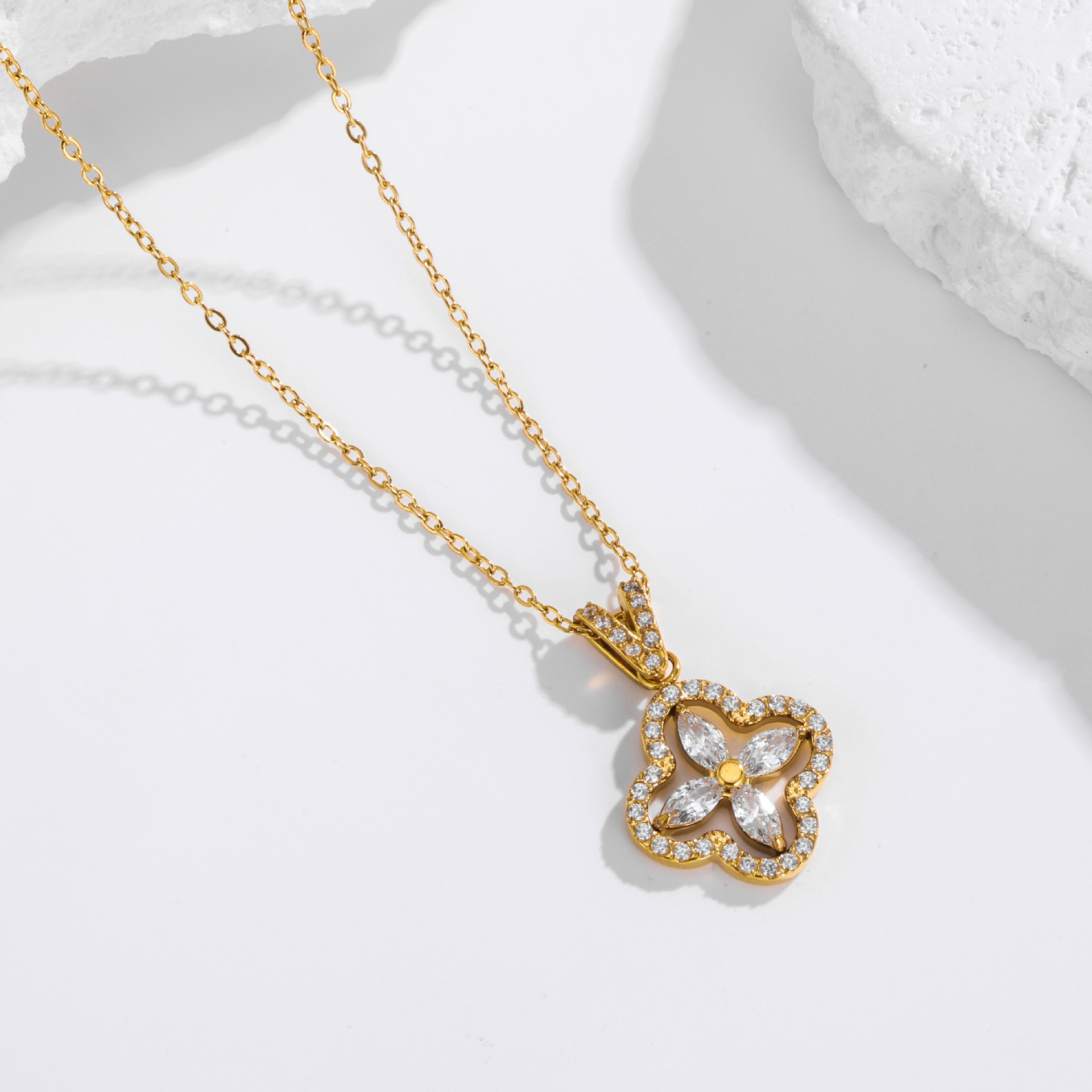 European and American-style Affordable Luxury Stainless Steel Four-Leaf Clover Bracelet and Necklace Set – Direct from a Chinese Manufacturer - 图片 2