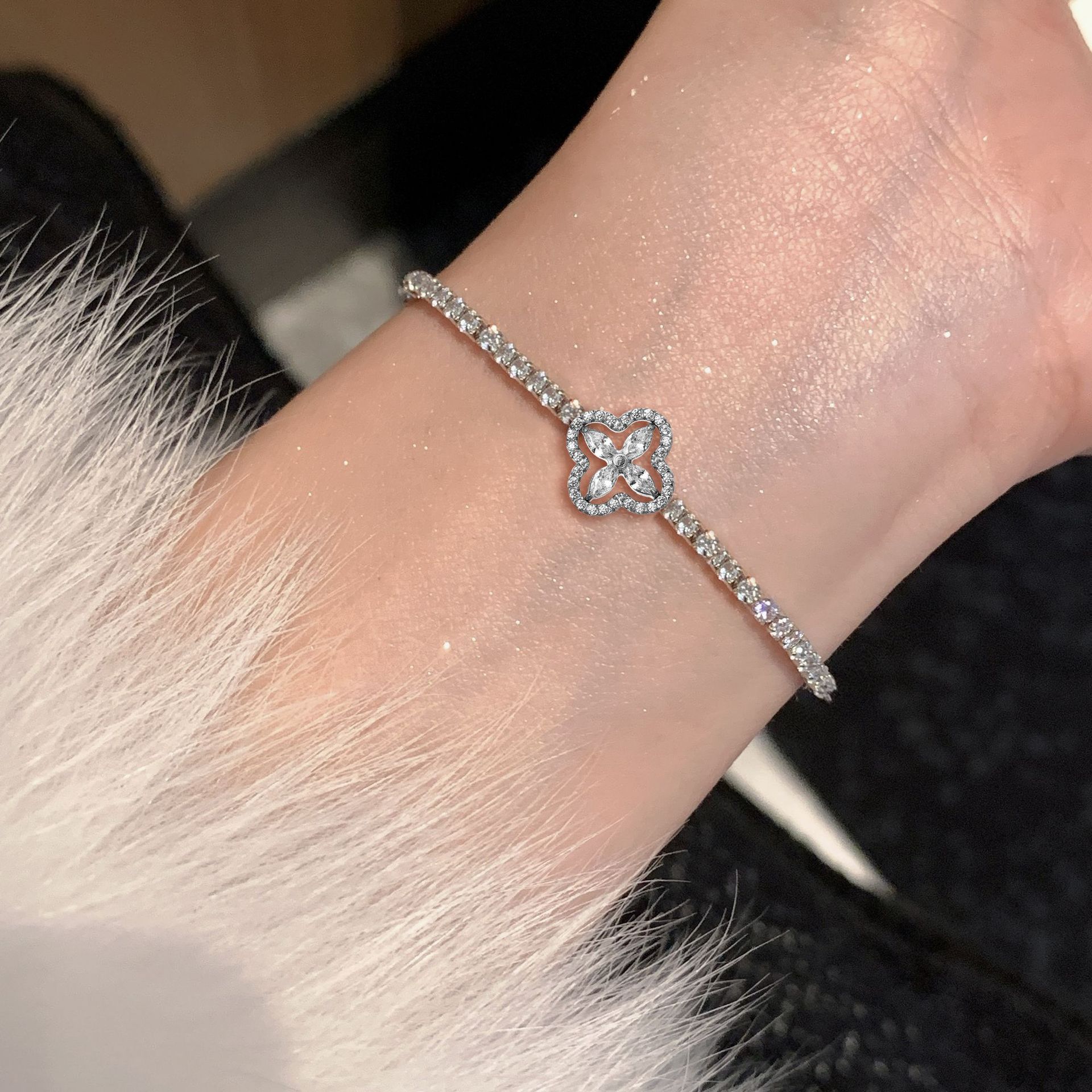 European and American-style Affordable Luxury Stainless Steel Four-Leaf Clover Bracelet and Necklace Set – Direct from a Chinese Manufacturer - 图片 4