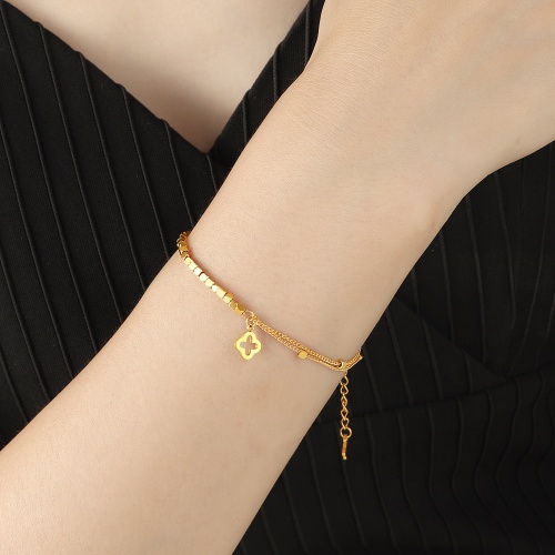 Wholesale 18K Gold-Plated Stainless Steel Four-Leaf Clover Bracelet-HS36 - 图片 3